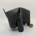 taureau gris foncé